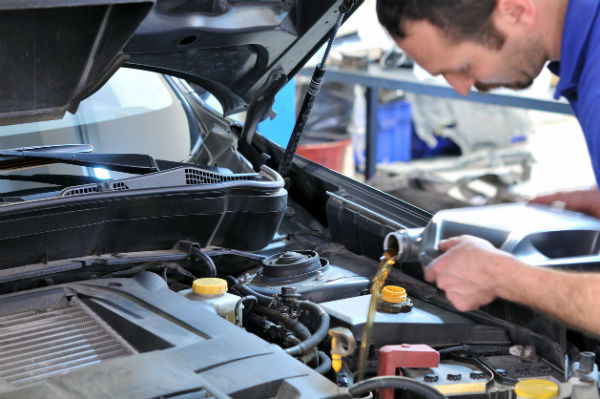 Need Oil Changes for Your Fleet? Should You Use Synthetic or Conventional Oil?